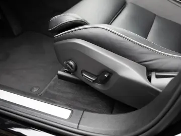 XC60 T6 Plus Black Edition Recharge AWD AHK PANO