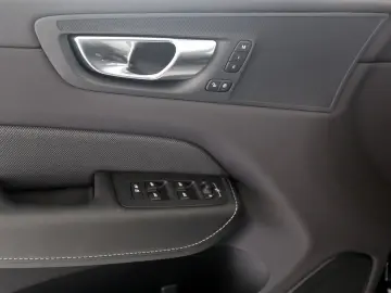 XC60 T6 Plus Black Edition Recharge Plug-In Hybr