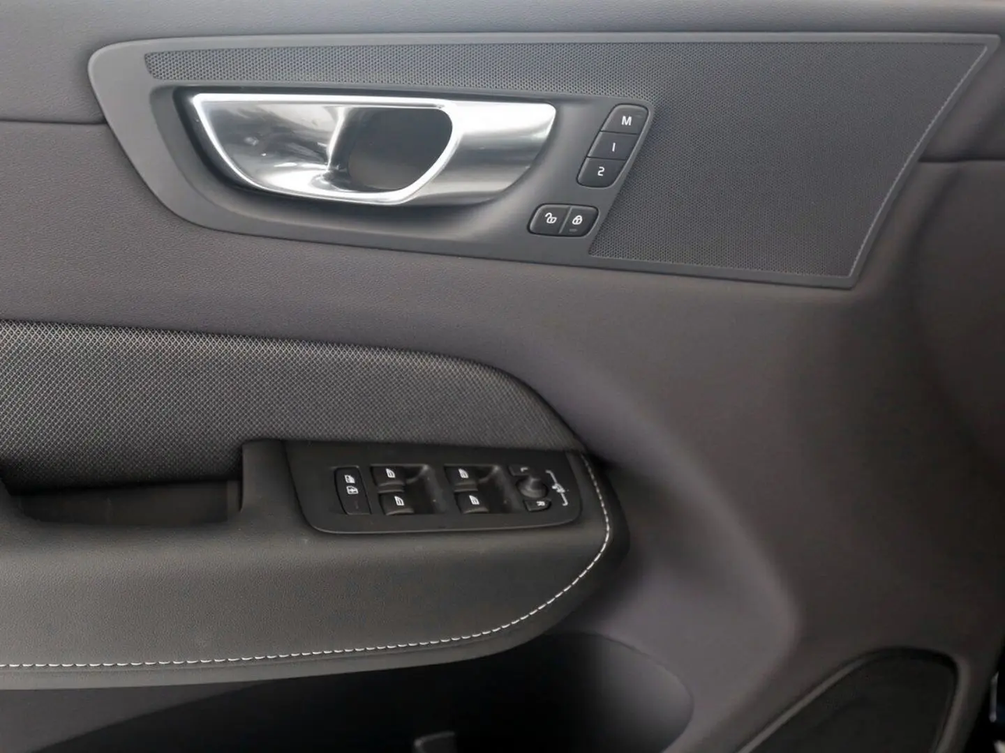XC60 T6 Plus Black Edition Recharge Plug-In Hybr