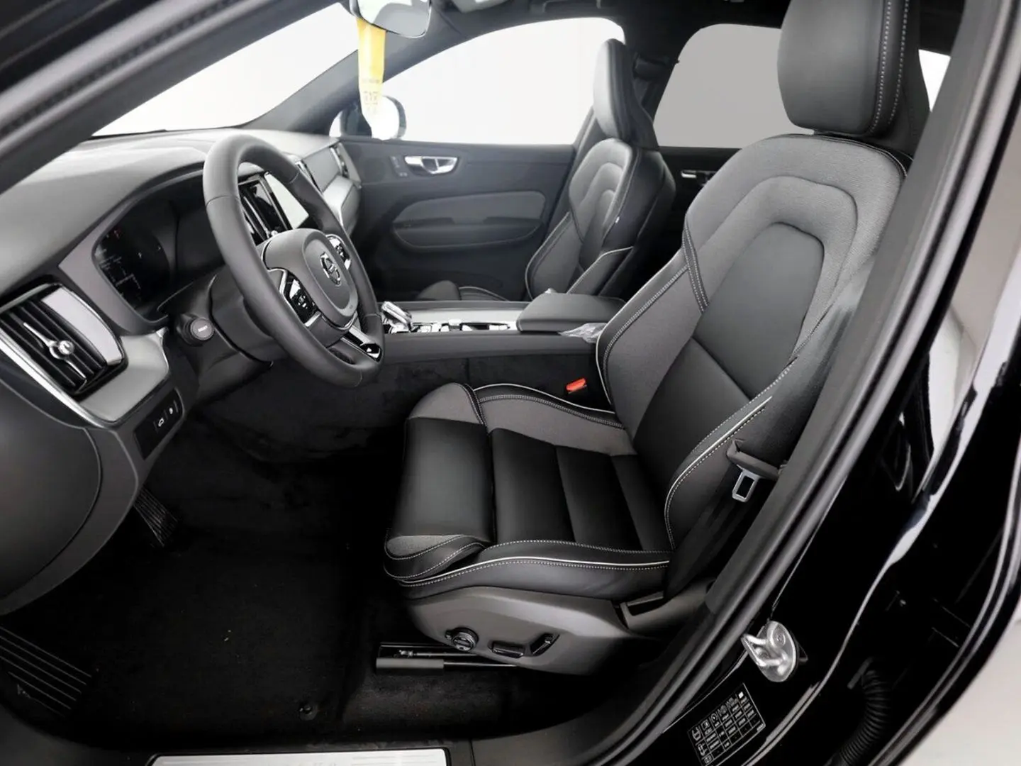 XC60 T6 Plus Black Edition Recharge Plug-In Hybr