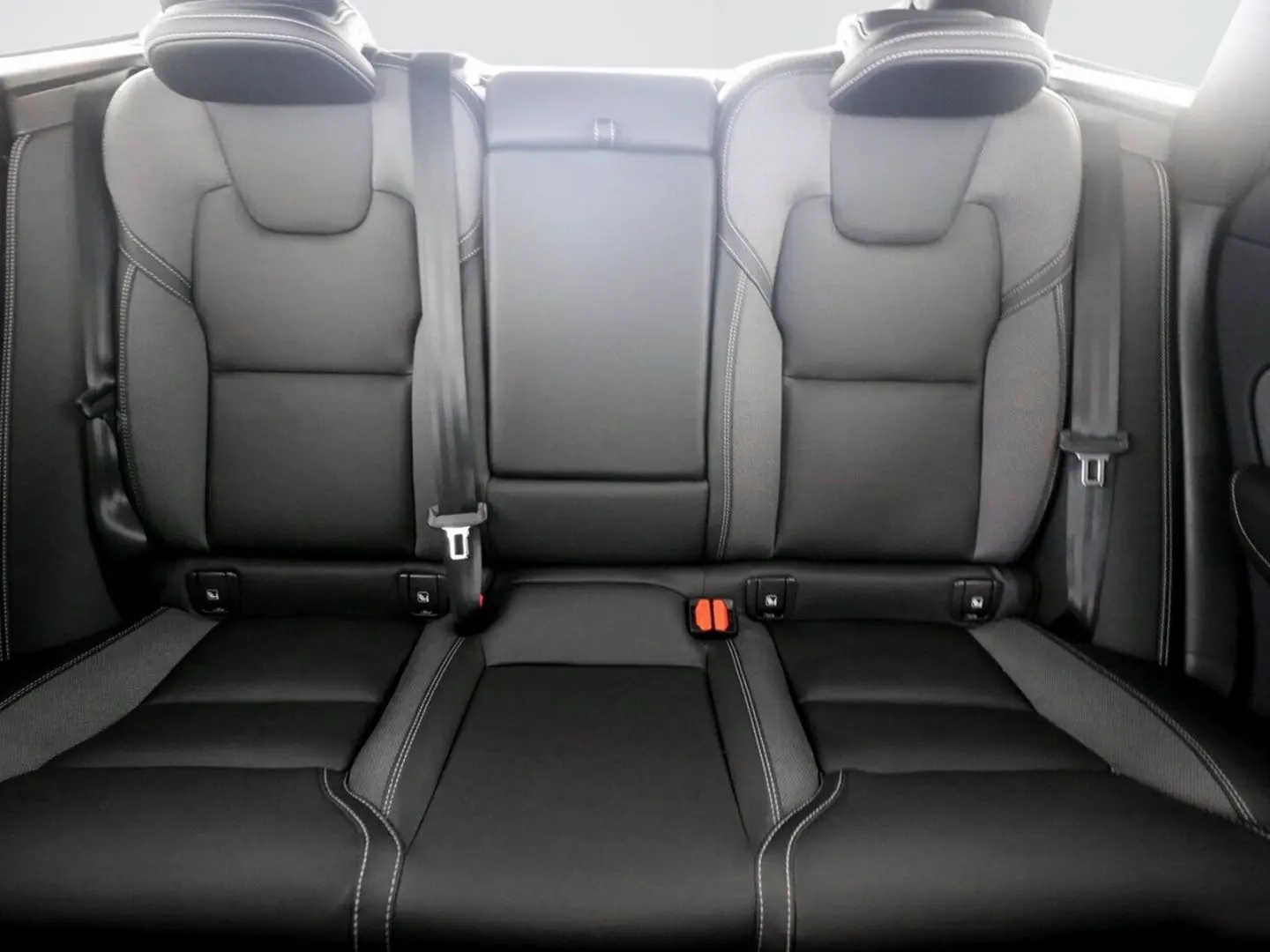 XC60 T6 Plus Black Edition Recharge Plug-In Hybr