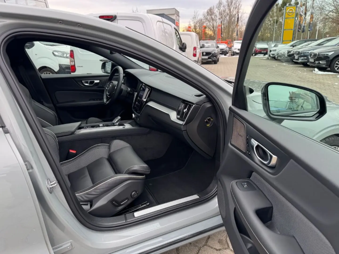 S60 B5 B AWD Ultimate Dark 360 Pano Standheiz