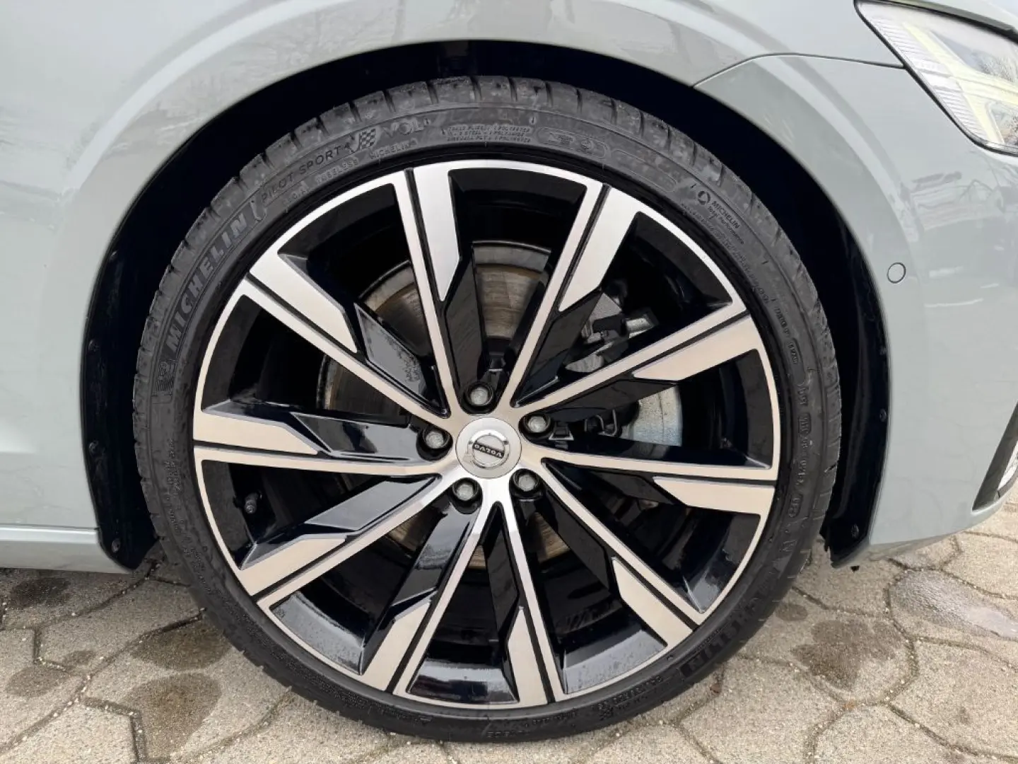 S60 B5 B AWD Ultimate Dark 360 Pano Standheiz