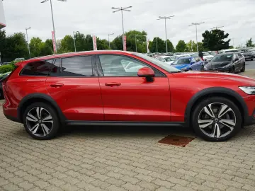 V60 Cross Country Geartronic AWD Plus LED Navi