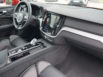 V60 Cross Country Geartronic AWD Plus LED Navi