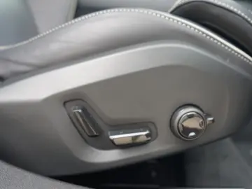 V60 Cross Country Geartronic AWD Plus LED Navi