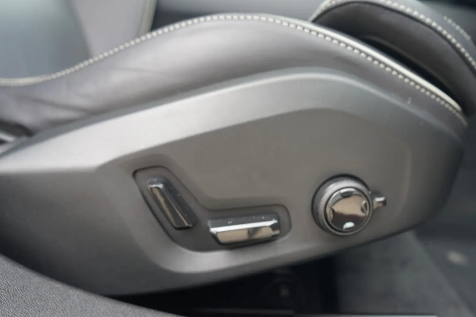 V60 Cross Country Geartronic AWD Plus LED Navi