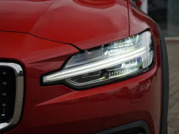V60 Cross Country Geartronic AWD Plus LED Navi