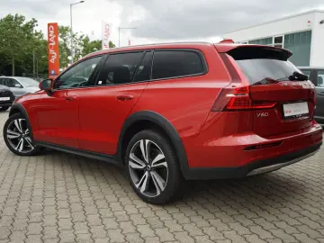 V60 Cross Country Geartronic AWD Plus LED Navi