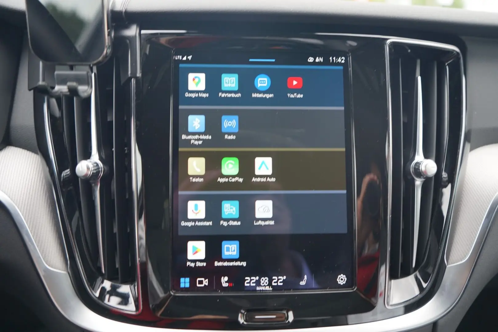 V60 Cross Country Geartronic AWD Plus LED Navi