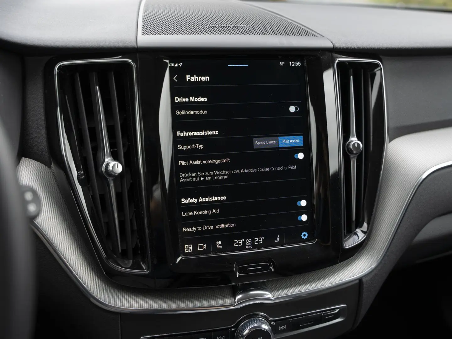 XC 60 B4 AWD Plus Dark
