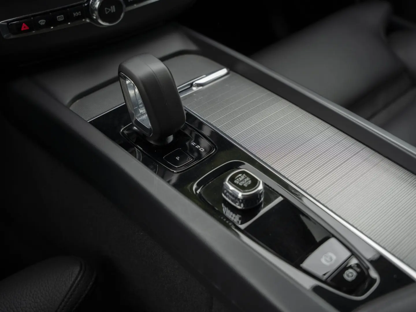 XC 60 B4 AWD Plus Dark