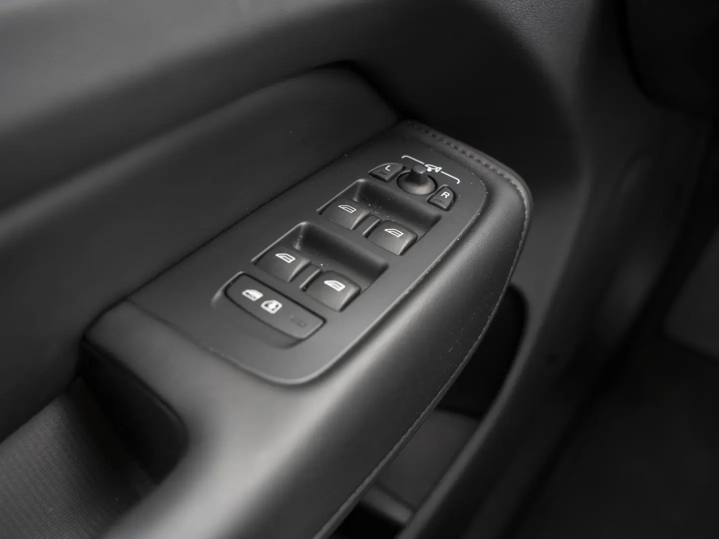 XC 60 B4 AWD Plus Dark