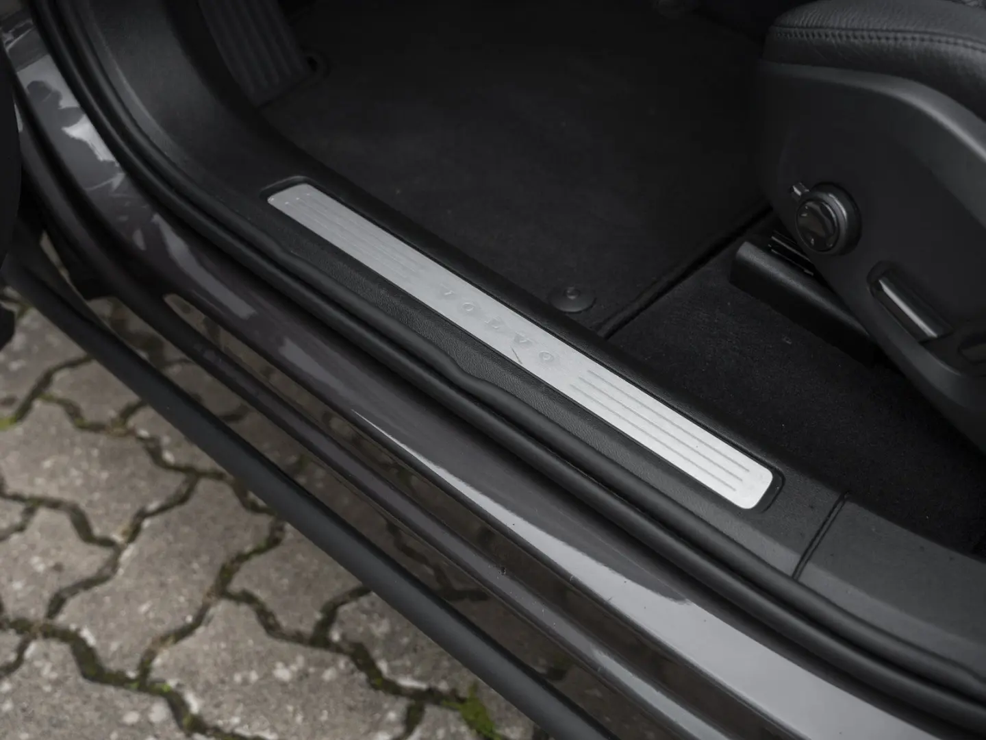 XC 60 B4 AWD Plus Dark