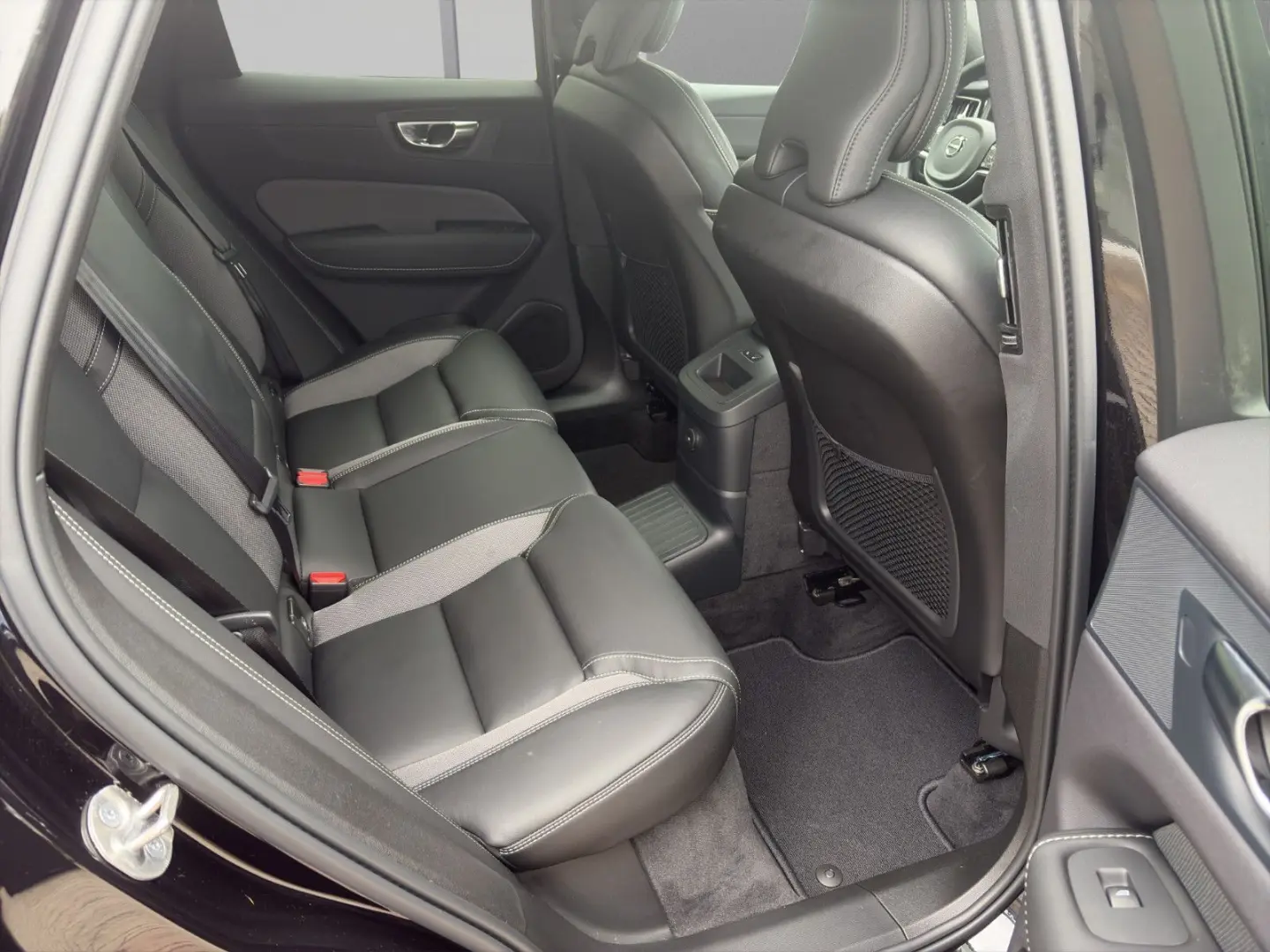 XC60 T6 Plus Black Edition Recharge Plug-In Hybr