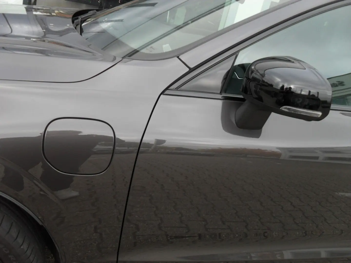 XC60 T6 Plus Dark   AWD   21er   Licht
