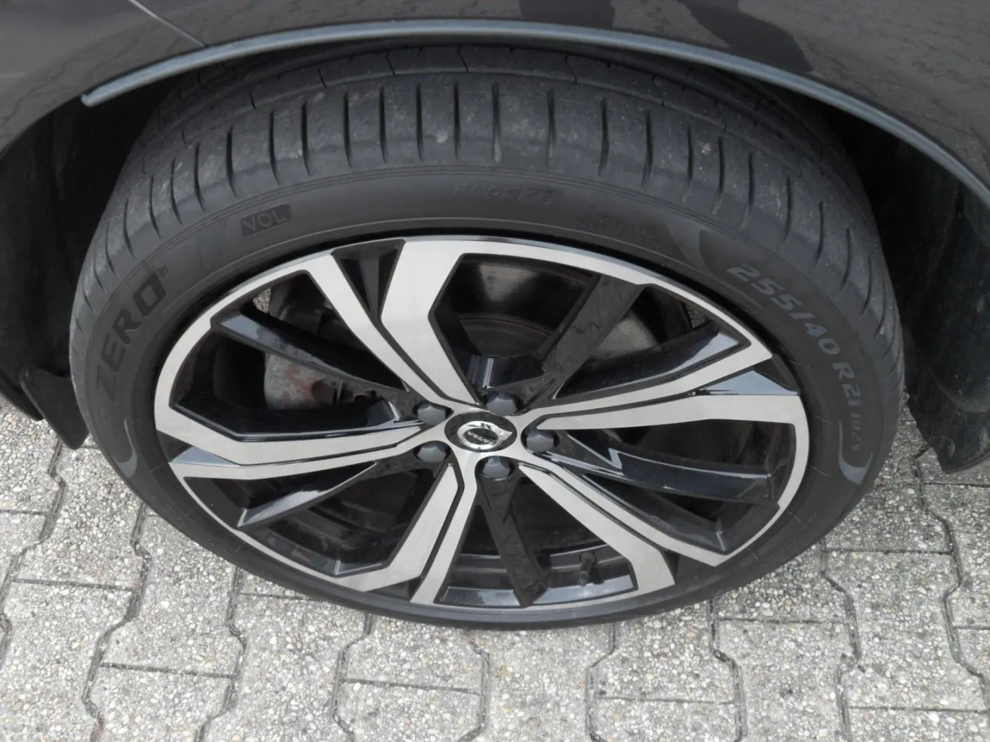 XC60 T6 Plus Dark   AWD   21er   Licht