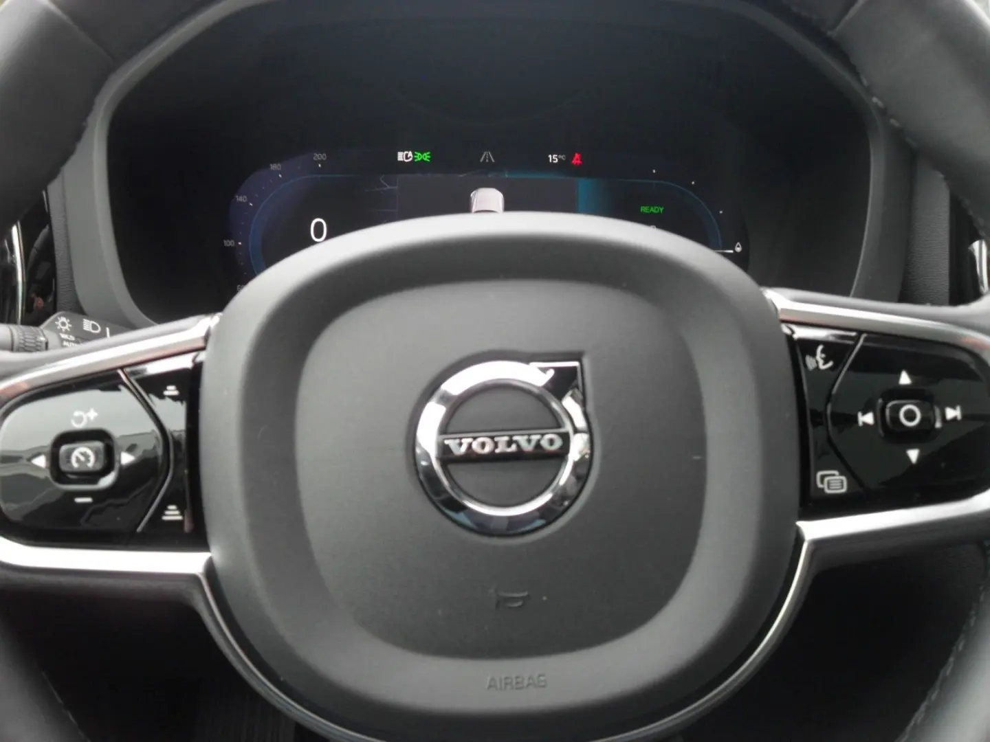 XC60 T6 Plus Dark   AWD   21er   Licht