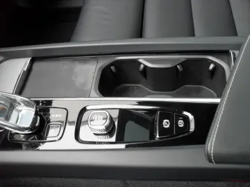 XC60 T6 Plus Dark   AWD   21er   Licht