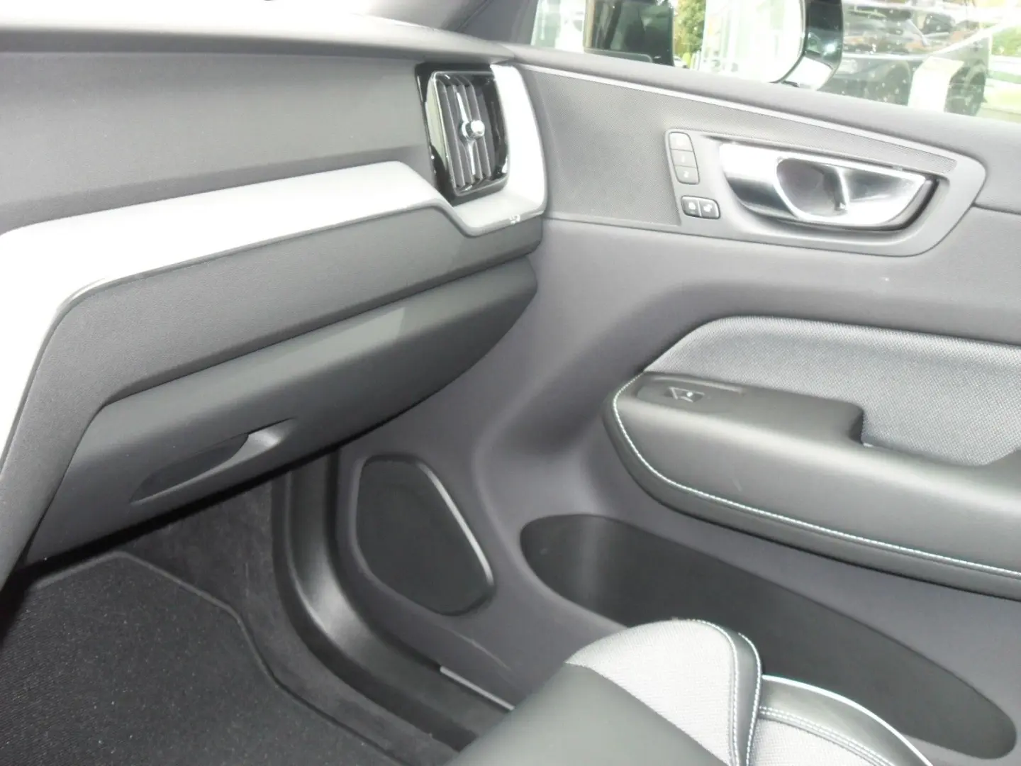 XC60 T6 Plus Dark   AWD   21er   Licht
