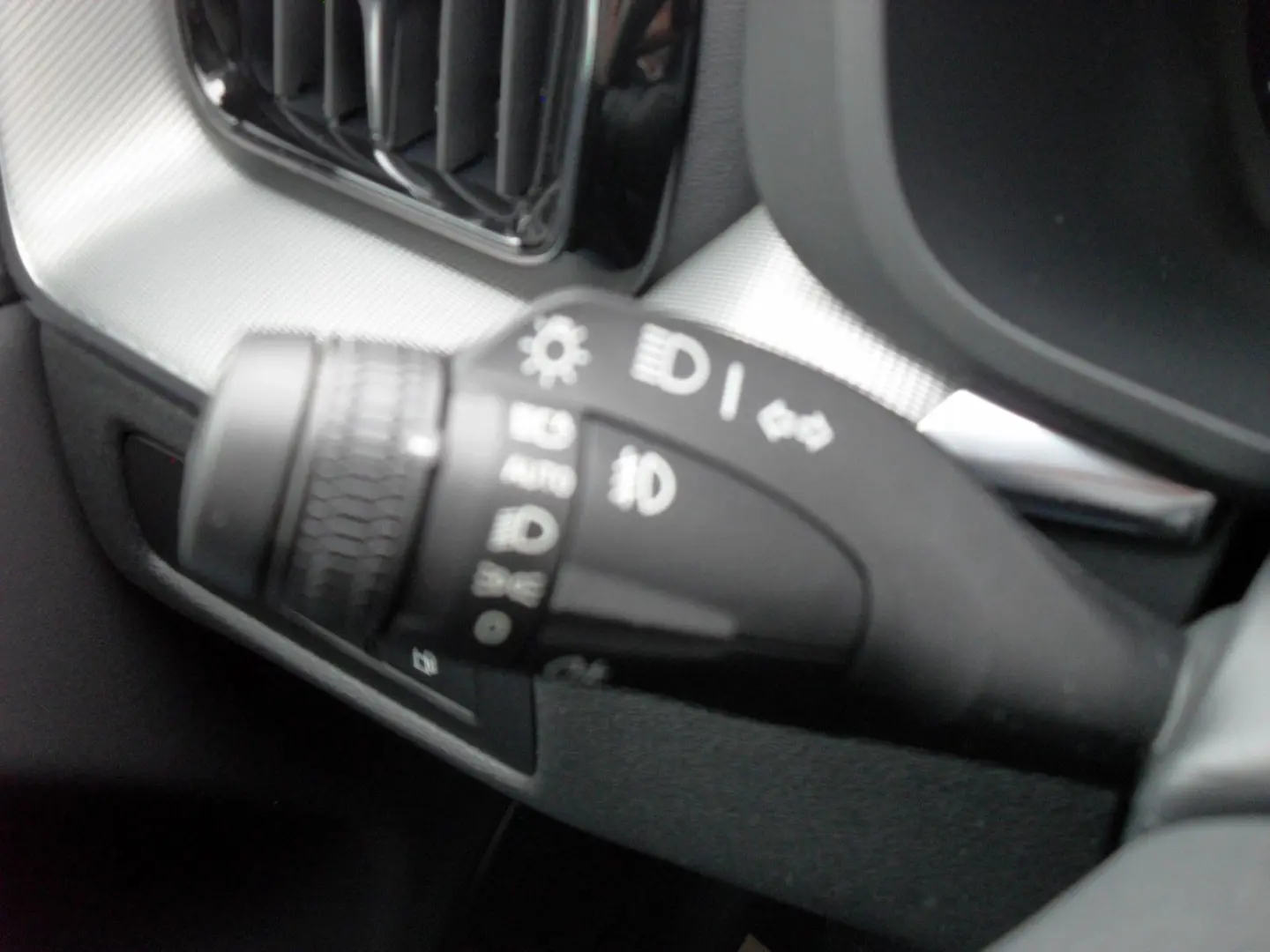 XC60 T6 Plus Dark   AWD   21er   Licht