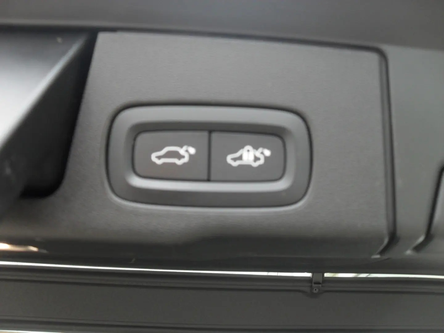 XC60 T6 Plus Dark   AWD   21er   Licht