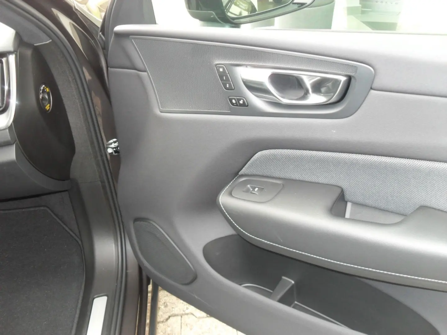 XC60 T6 Plus Dark   AWD   21er   Licht