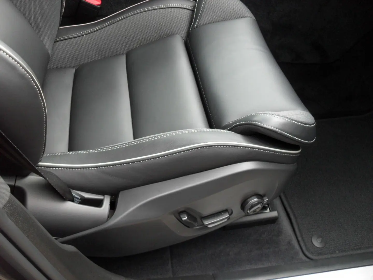 XC60 T6 Plus Dark   AWD   21er   Licht