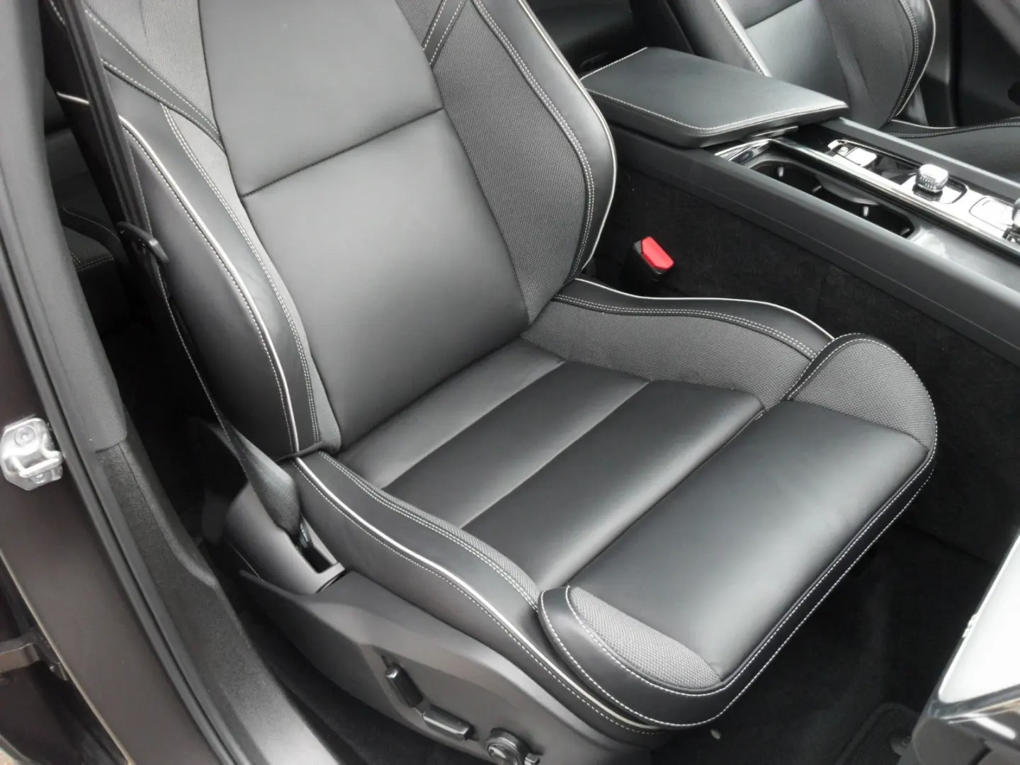 XC60 T6 Plus Dark   AWD   21er   Licht