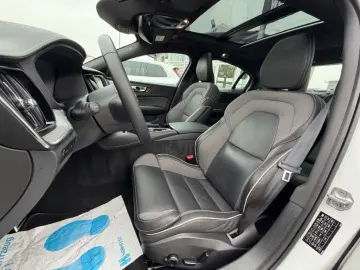 S60 R Design Plug-In Hybrid T8 AWD El. Panodach