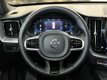 XC60 T6 Ultra Black AWD ACC HuD PAN 360 ST.HZ BT