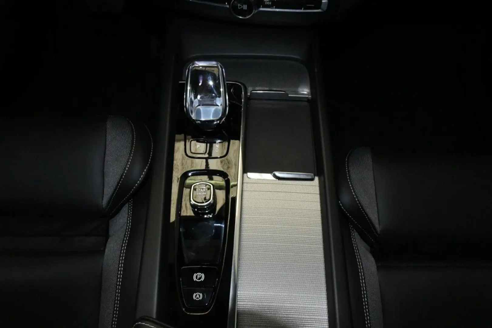 XC60 T6 Ultra Black AWD ACC HuD PAN 360 ST.HZ BT