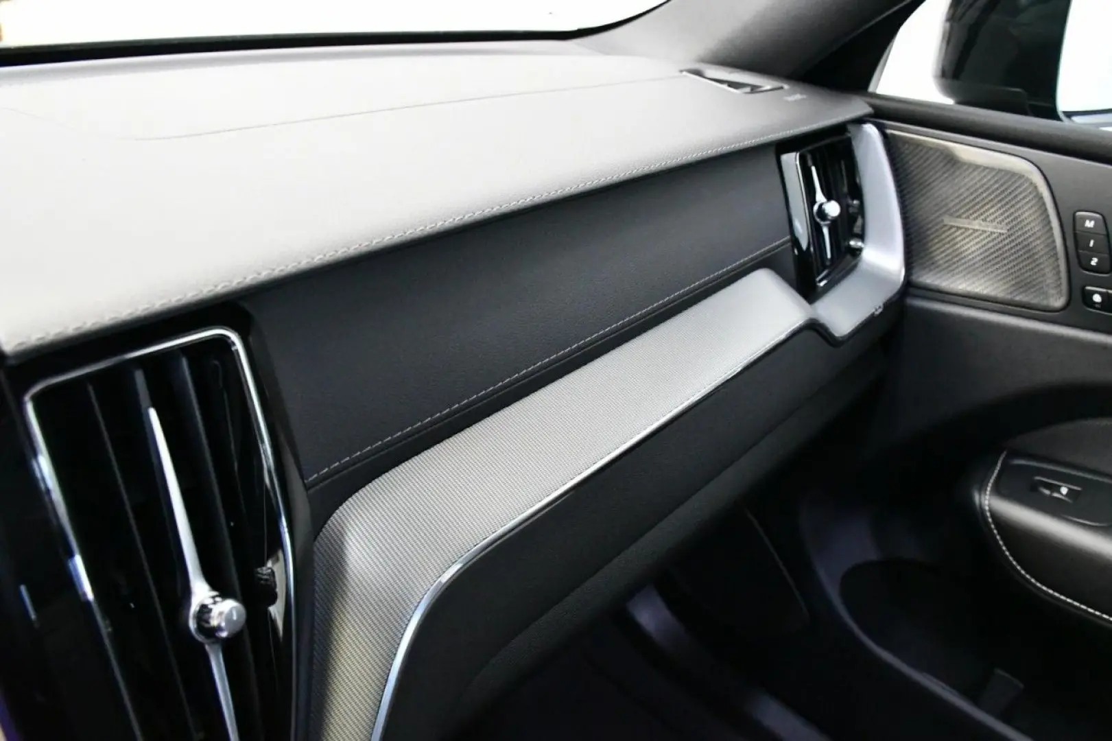 XC60 T6 Ultra Black AWD ACC HuD PAN 360 ST.HZ BT