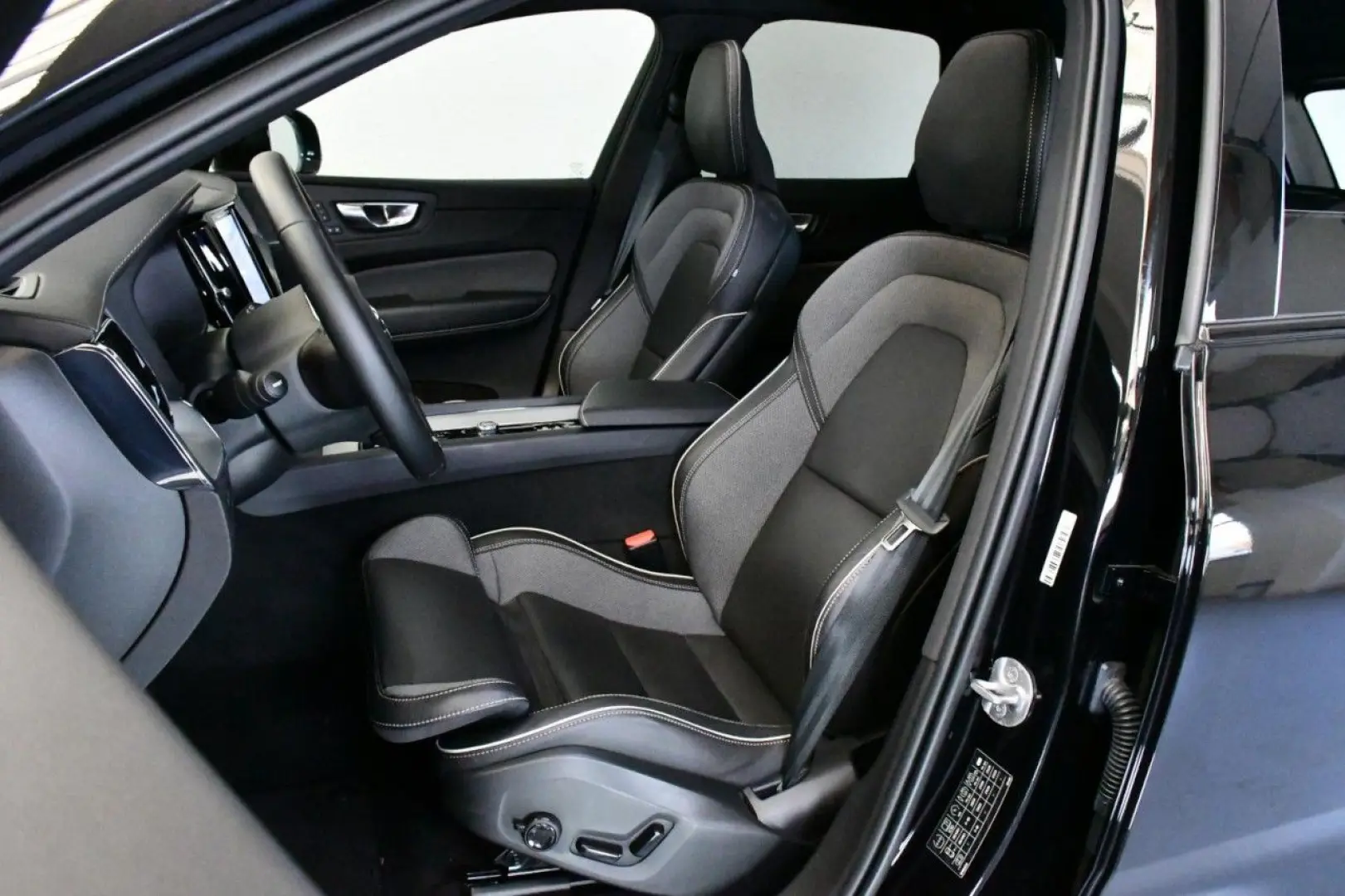 XC60 T6 Ultra Black AWD ACC HuD PAN 360 ST.HZ BT