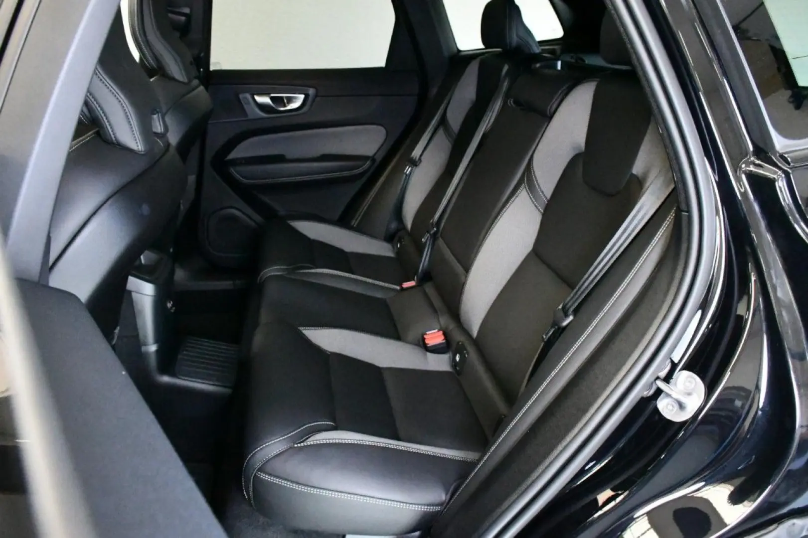XC60 T6 Ultra Black AWD ACC HuD PAN 360 ST.HZ BT