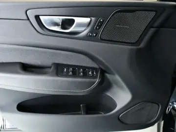 XC60 T6 Ultra Black AWD ACC HuD PAN 360 ST.HZ BT