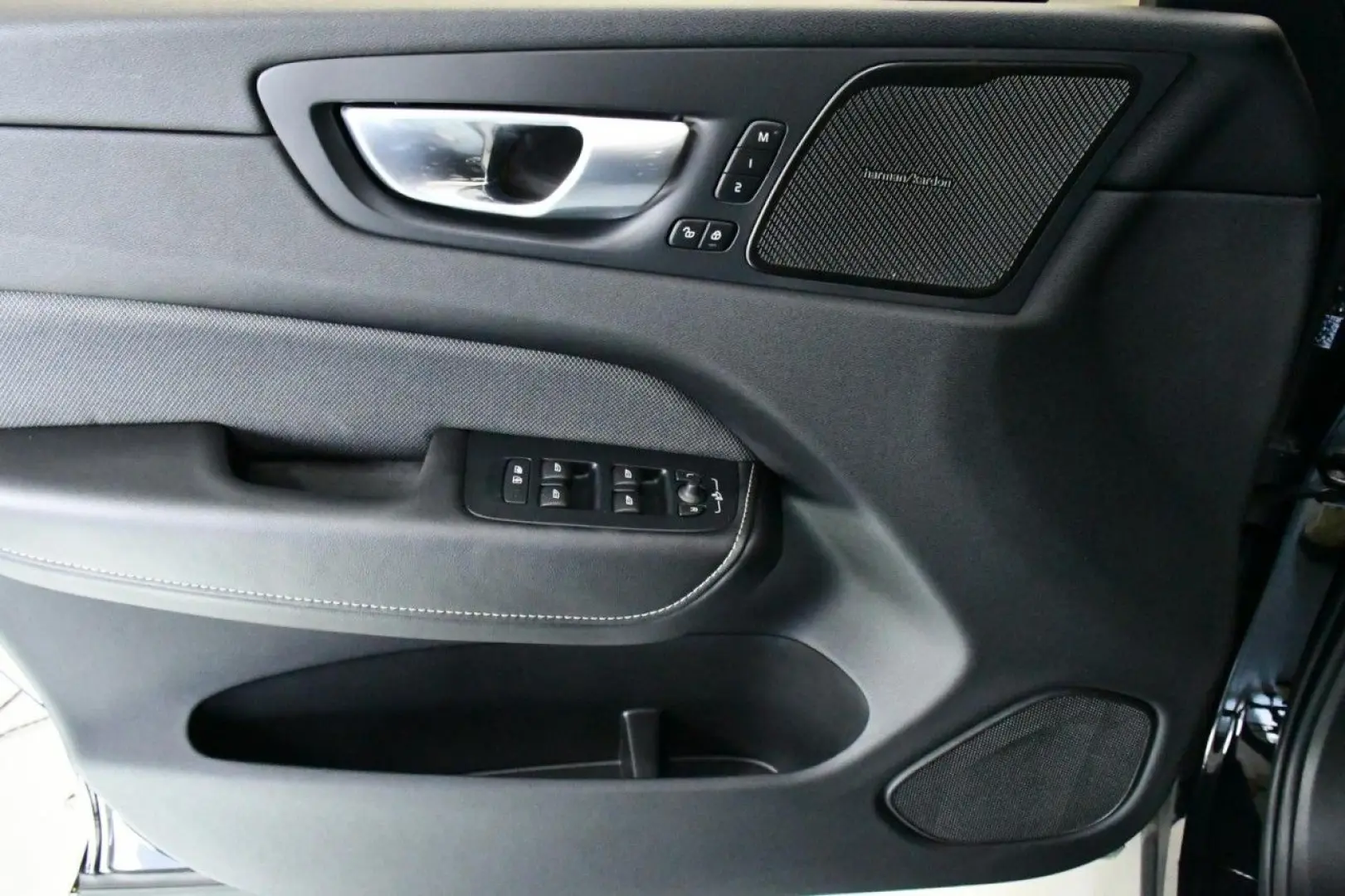 XC60 T6 Ultra Black AWD ACC HuD PAN 360 ST.HZ BT