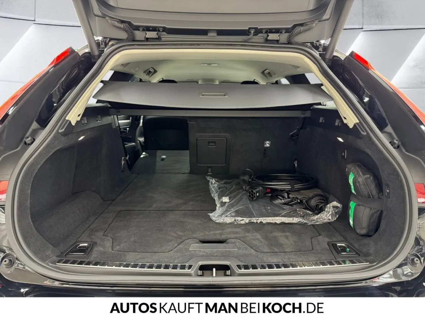 V90 T6 Plug-In AWD Plus Dark Harman AHK BLIS