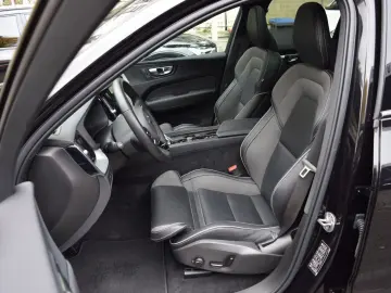 XC60 T6 AWD Plus Black Edition PANO St-Heiz ACC