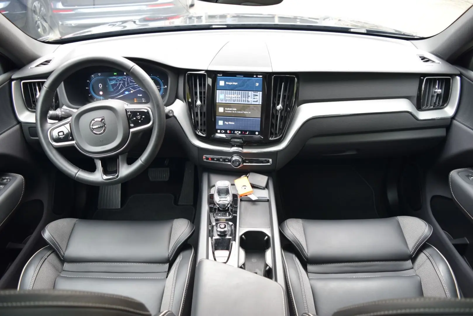 XC60 T6 AWD Plus Black Edition PANO St-Heiz ACC