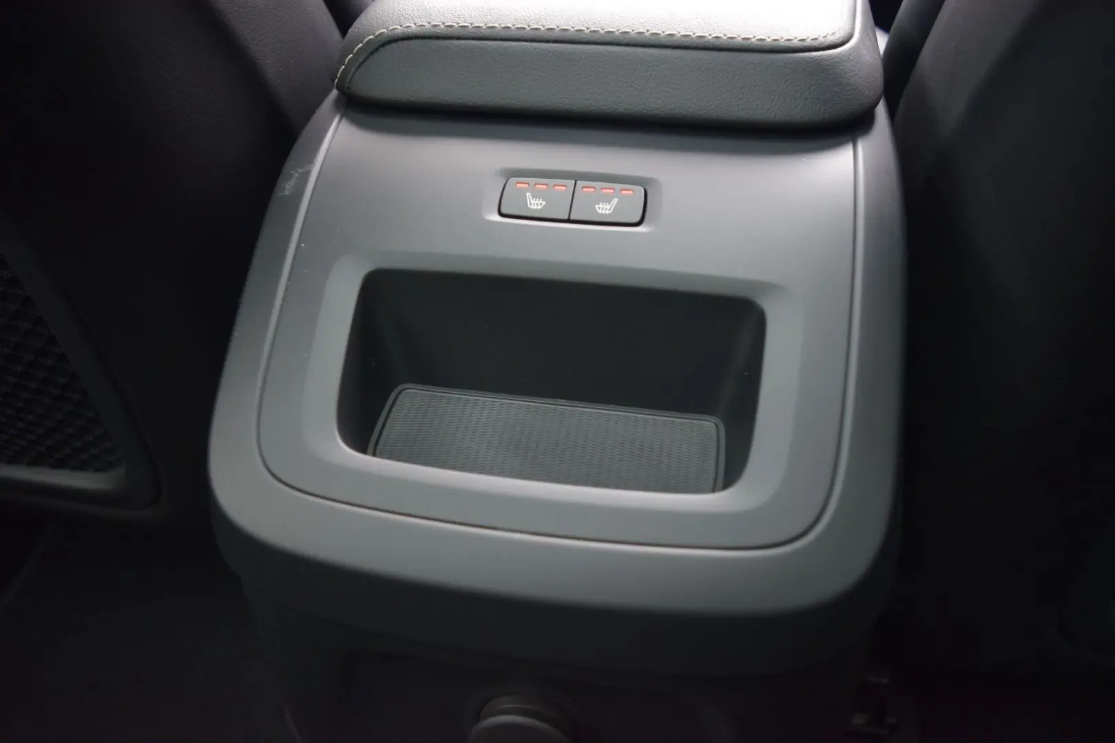 XC60 T6 AWD Plus Black Edition PANO St-Heiz ACC