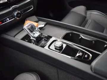 XC60 T6 AWD Plus Black Edition PANO St-Heiz ACC