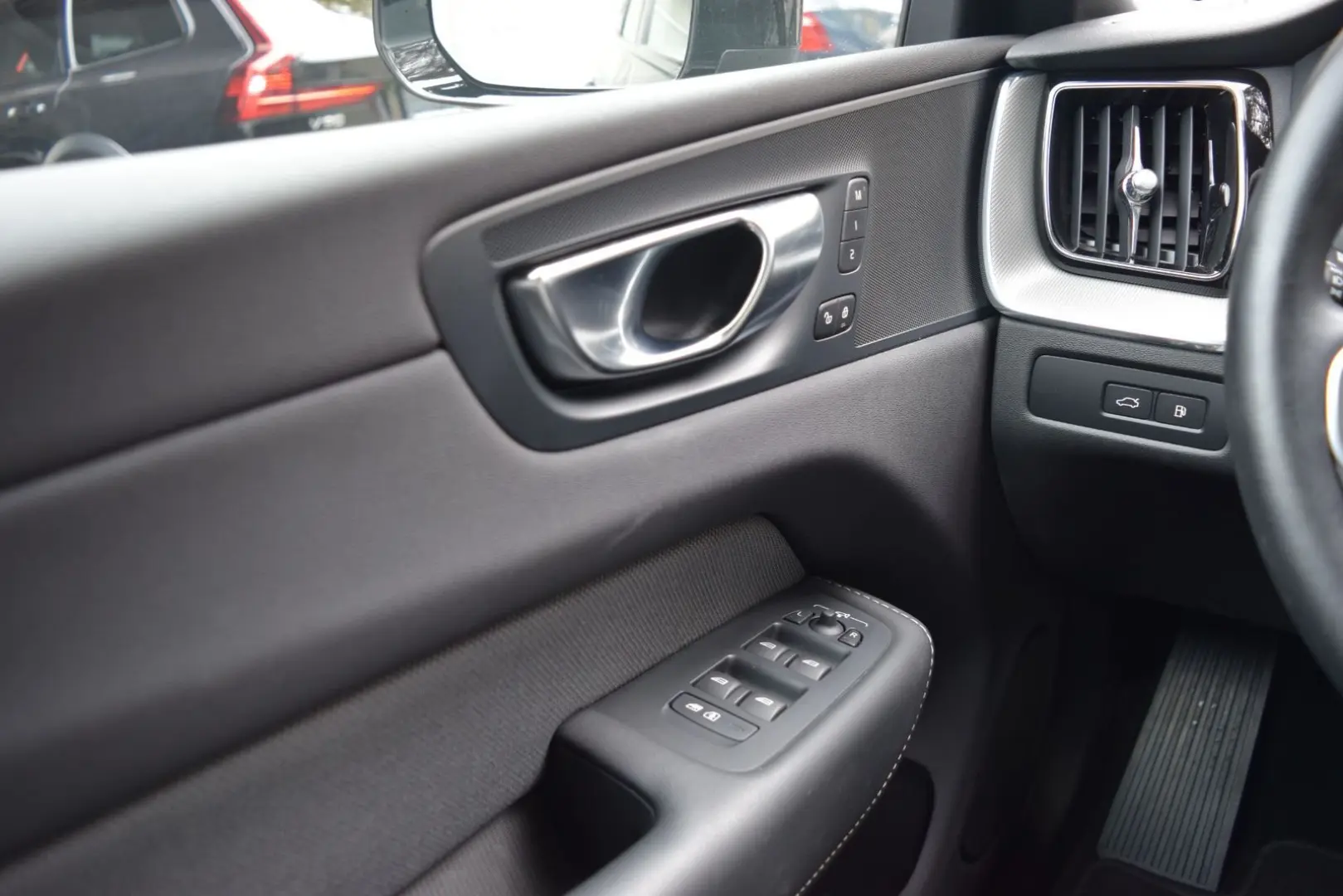 XC60 T6 AWD Plus Black Edition PANO St-Heiz ACC