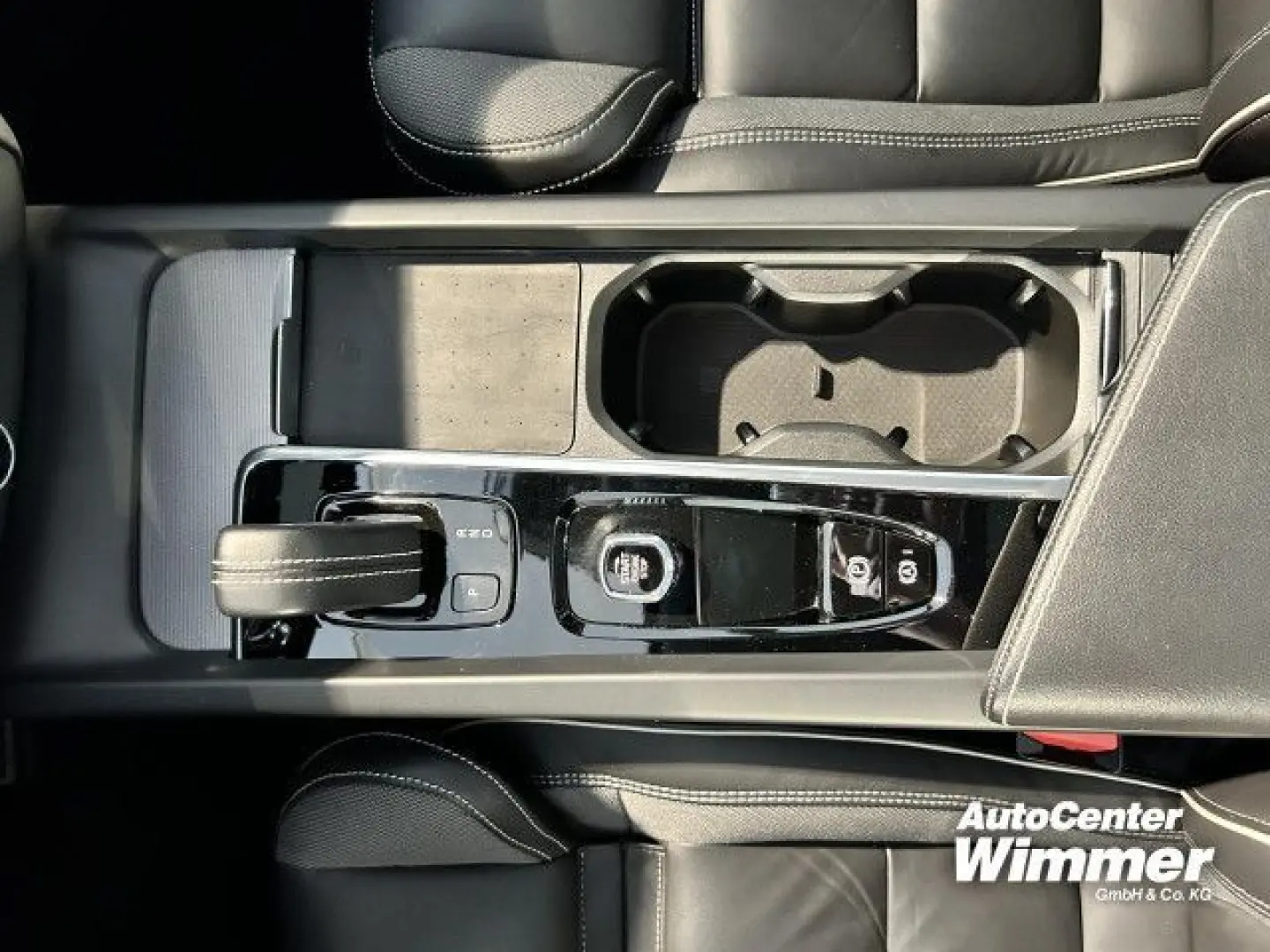XC60 T6 AWD Recharge R-Design AHK  Licht Xenium