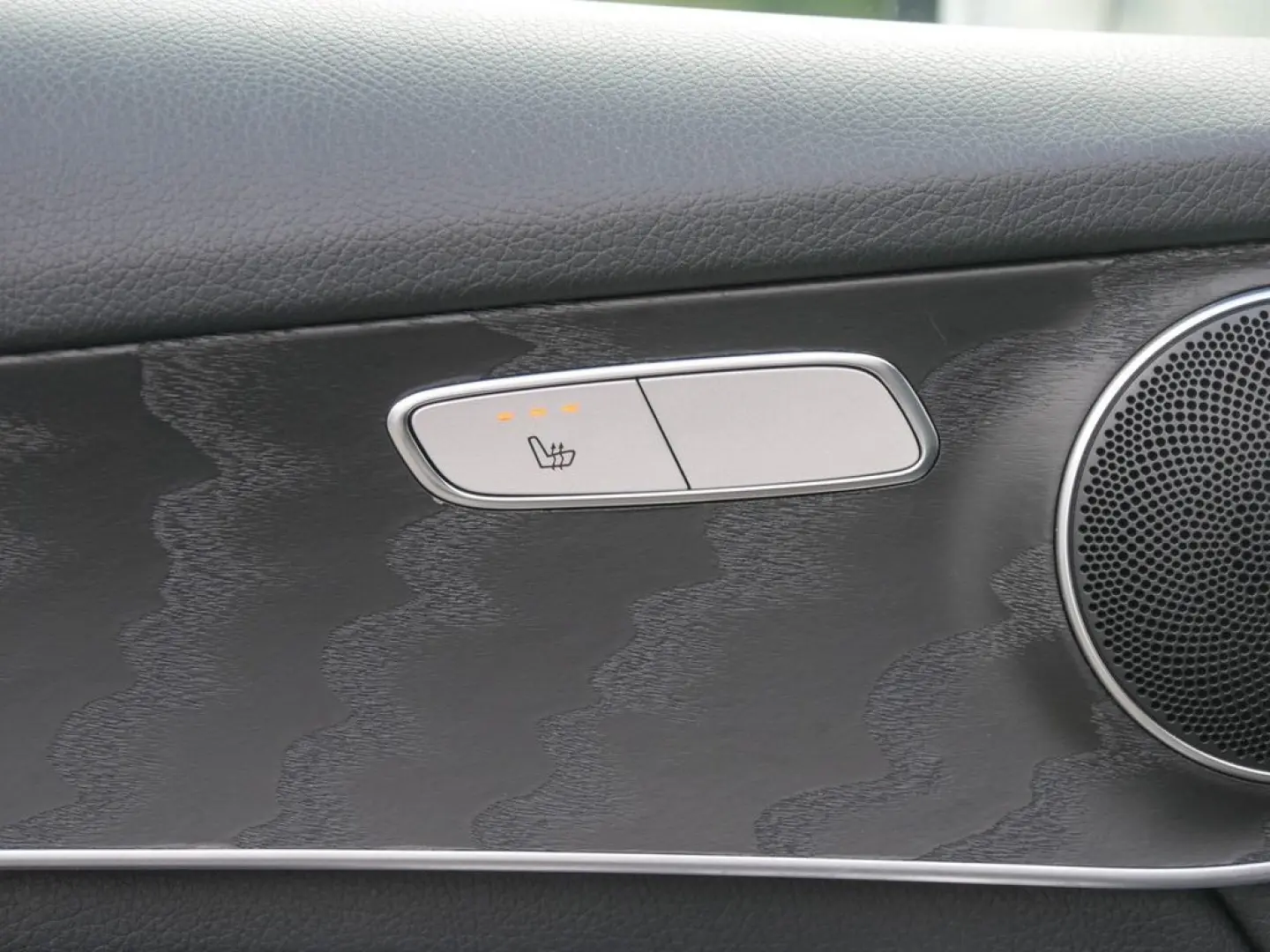 GLC 300 e 4MATIC Coupé  AMG NIGHT LED NAVI KEYL
