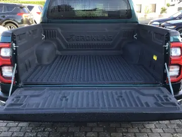 Hilux 2.8 Double Cab Automatik  Navi SHZ Wanne