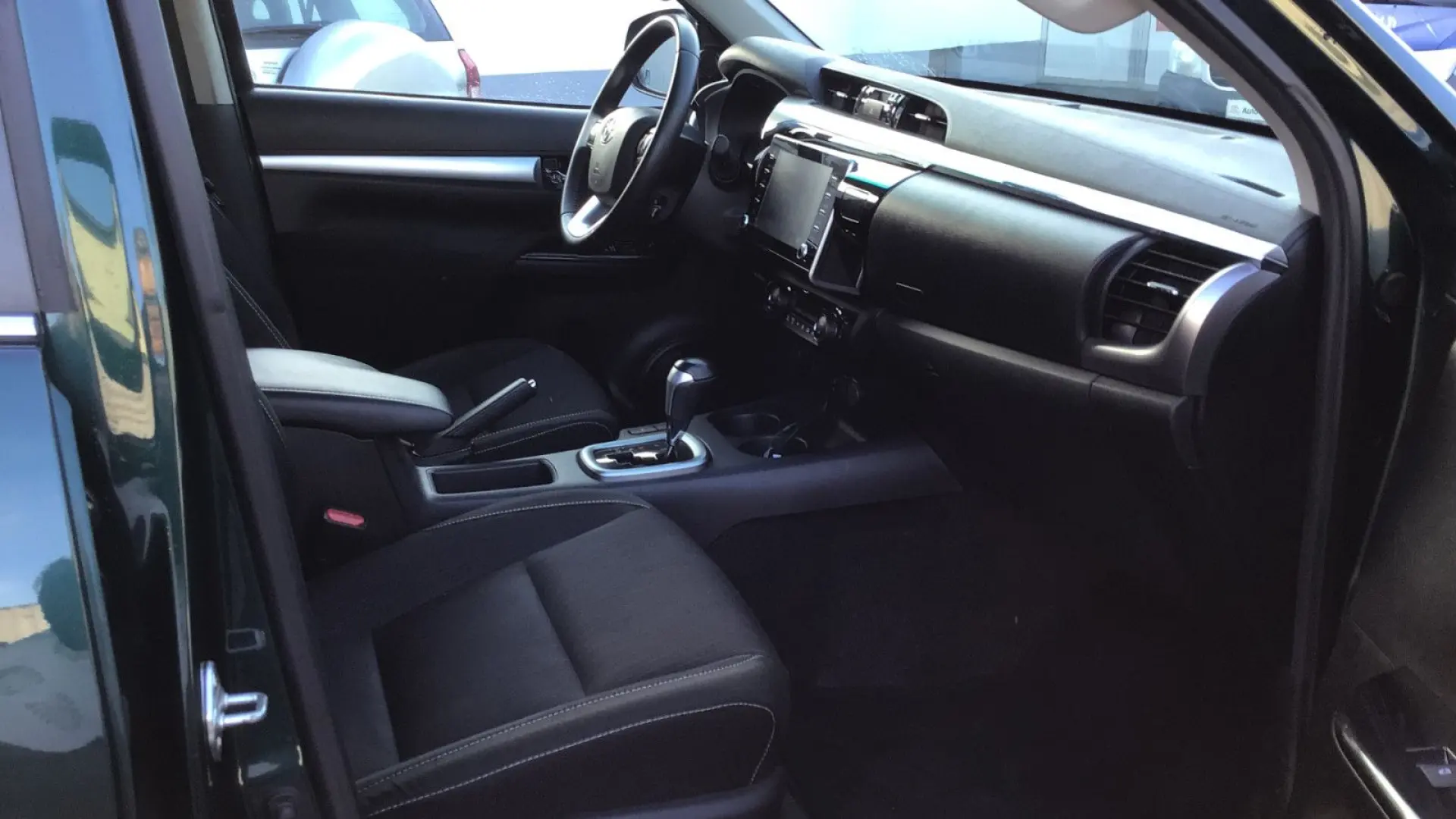 Hilux 2.8 Double Cab Automatik  Navi SHZ Wanne