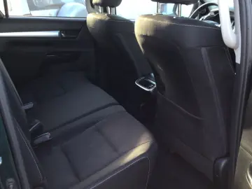 Hilux 2.8 Double Cab Automatik  Navi SHZ Wanne