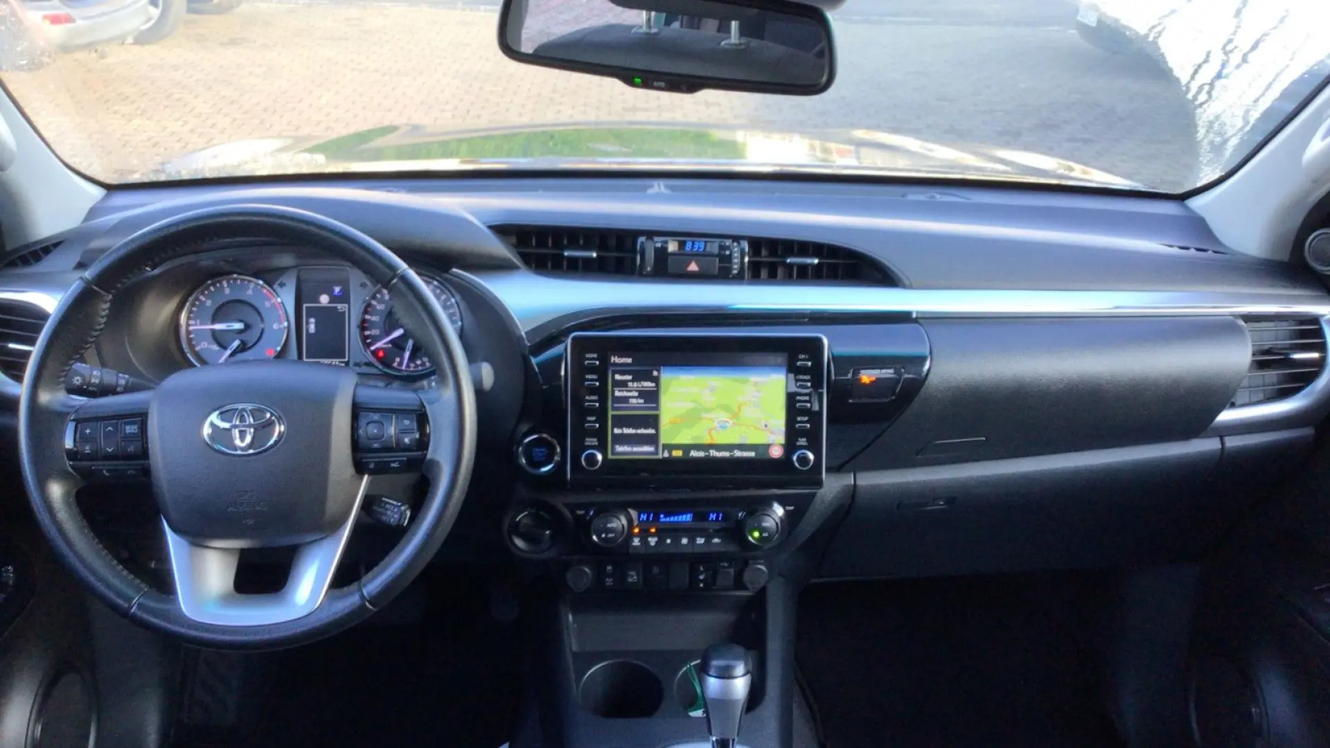 Hilux 2.8 Double Cab Automatik  Navi SHZ Wanne