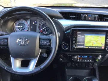 Hilux 2.8 Double Cab Automatik  Navi SHZ Wanne